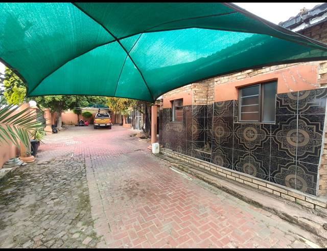 980M² BED & BREAKFAST FOR SALE IN HEUWELSIG